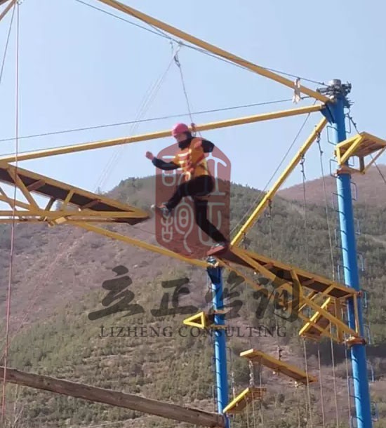 培訓(xùn)快訊培訓(xùn)時間：3月3日培訓(xùn)單位：中鐵某機關(guān)迎“三八”拓展活動培訓(xùn)課程：拓展培訓(xùn)人數(shù)：108人蘭州拓展培訓(xùn)