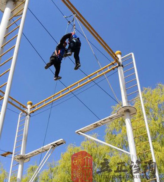 培訓(xùn)快訊培訓(xùn)時間：4月13-14日培訓(xùn)地點:白銀四龍培訓(xùn)單位:**傳媒公司培訓(xùn)課程:拓展培訓(xùn)人數(shù)：26人